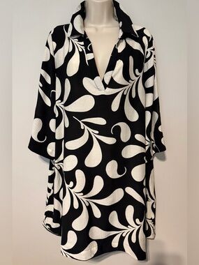 Umgee Black and Off-White Abstract Floral Tunic/Dress - Women’s Large